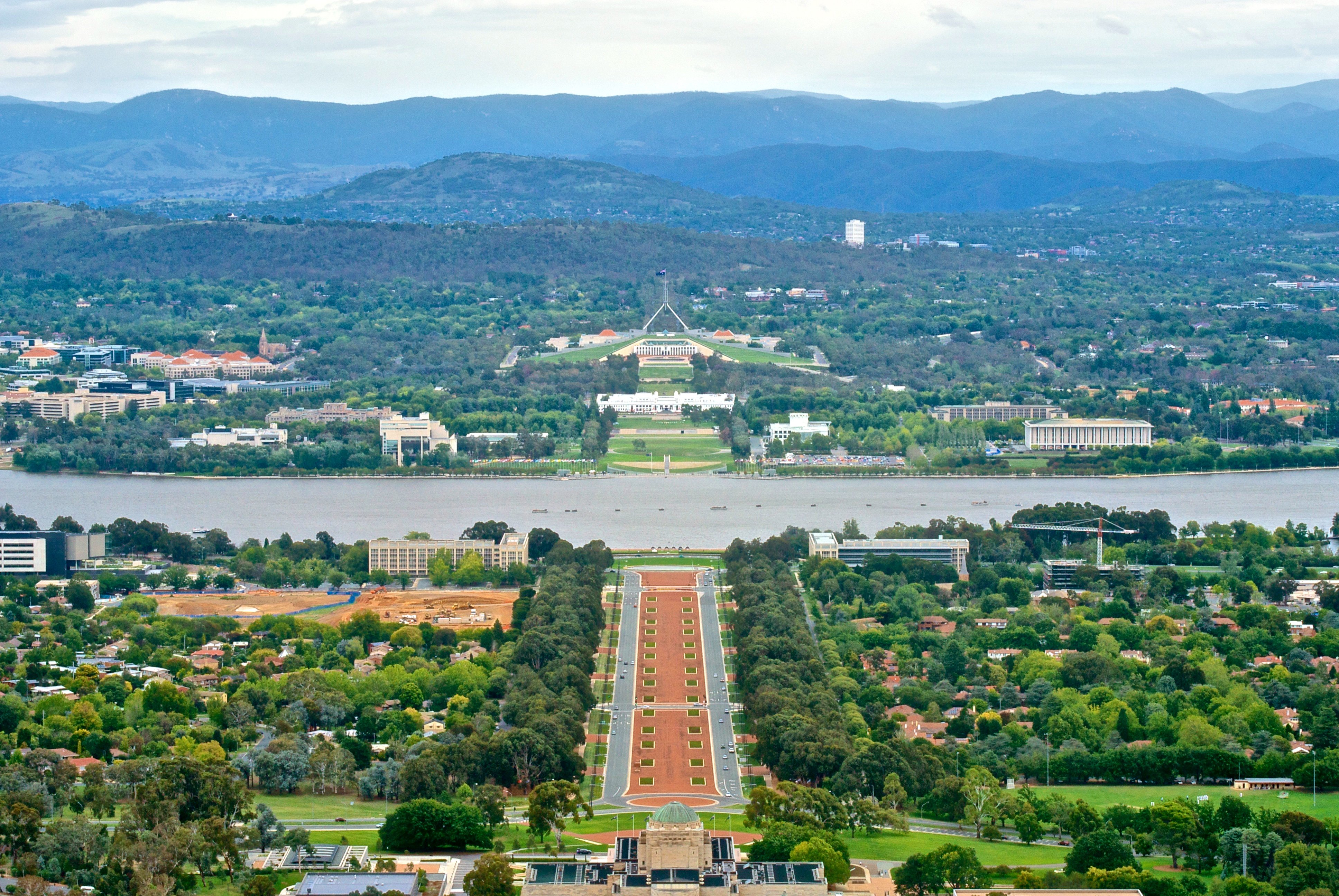 Canberra_viewed_from_Mount_Ainslie