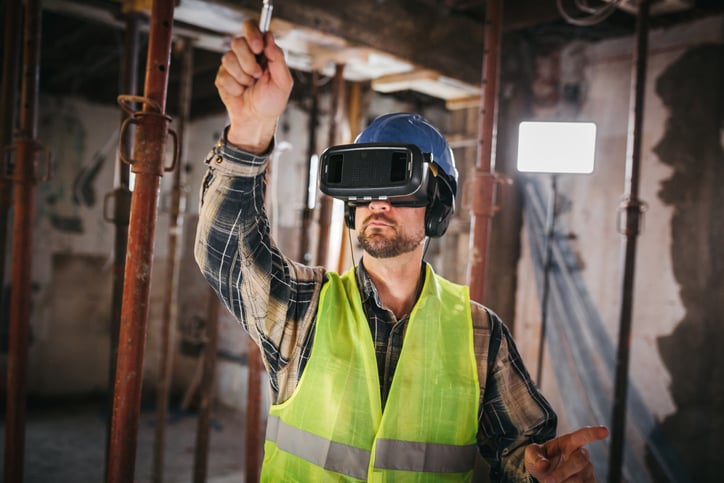 construction-site-worker-smart-goggles