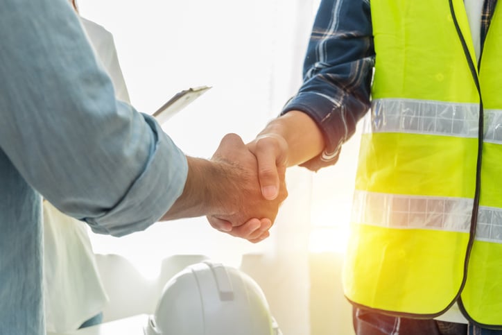 contractor-shakes-subcontractor-hand