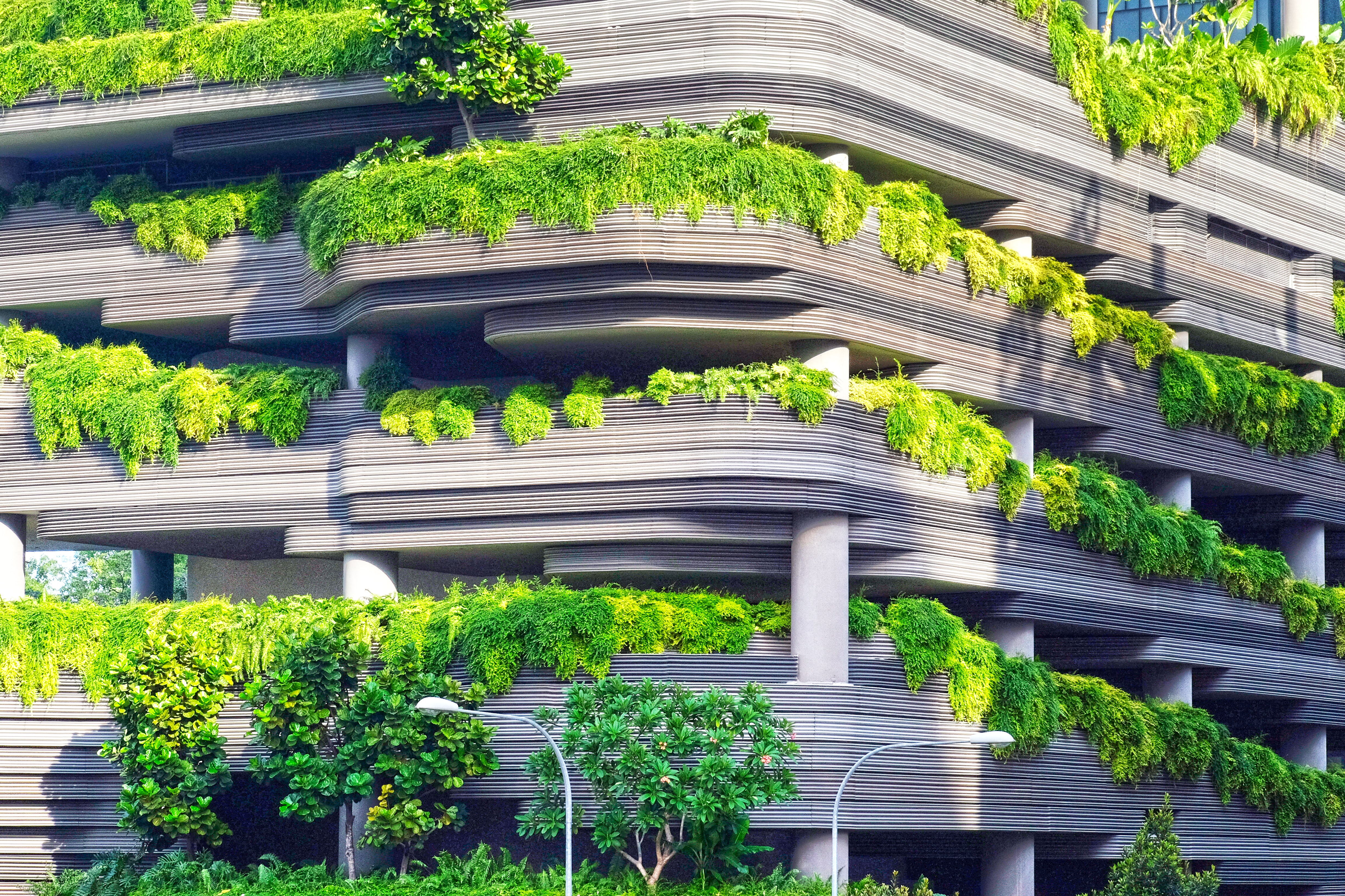 City parking building. Эко френдли архитектура. Гарденс Грин зеленый сад. Сингапур архитектура вертикального озеленения.