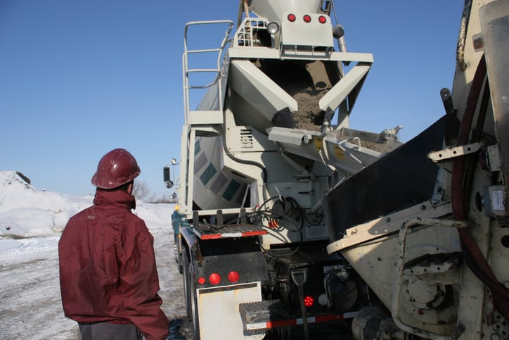 pouring-concrete-in-winter