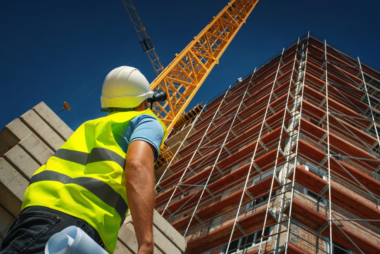 Maximizing Efficiency: Do Roofing and Scaffolding Specialists Need Construction Software?